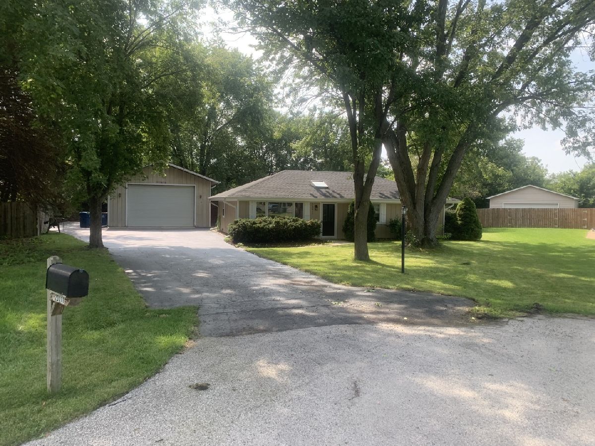 Homes & Condos & Townhomes Rented Lily Cache Plainfield Illinois, 23311 Margaret