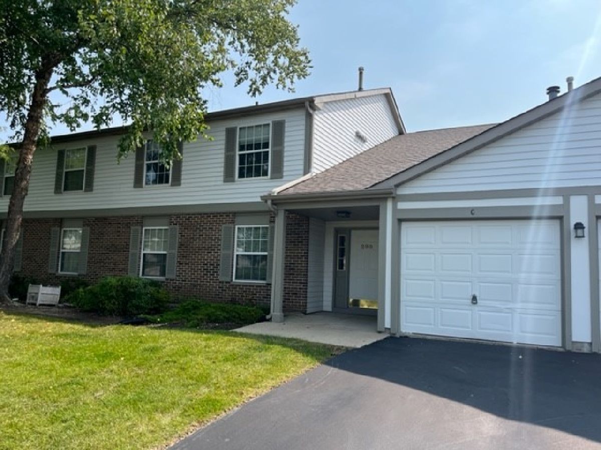 Condos & Townhomes Rented Crestview Estates Wauconda Illinois, 290 Crestview