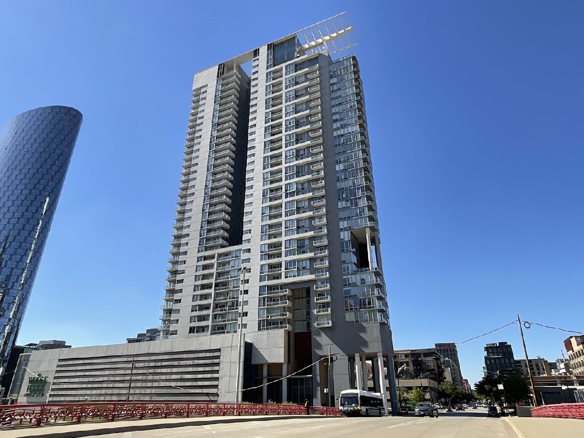 Condominiums Rented Skybridge Chicago Illinois, 737 Washington