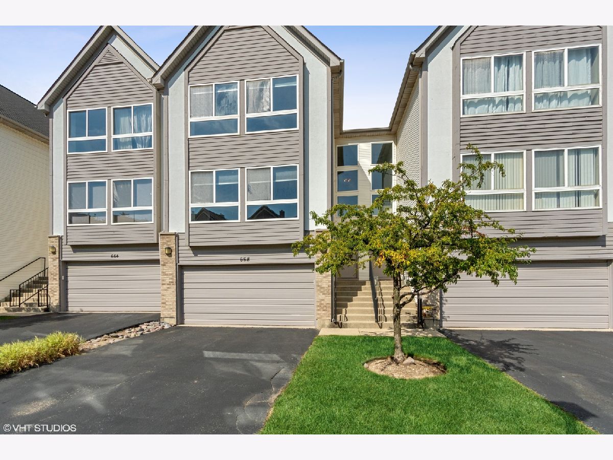 Townhomes Sold Diamond Pointe Mundelein Illinois, 668 Fountainview