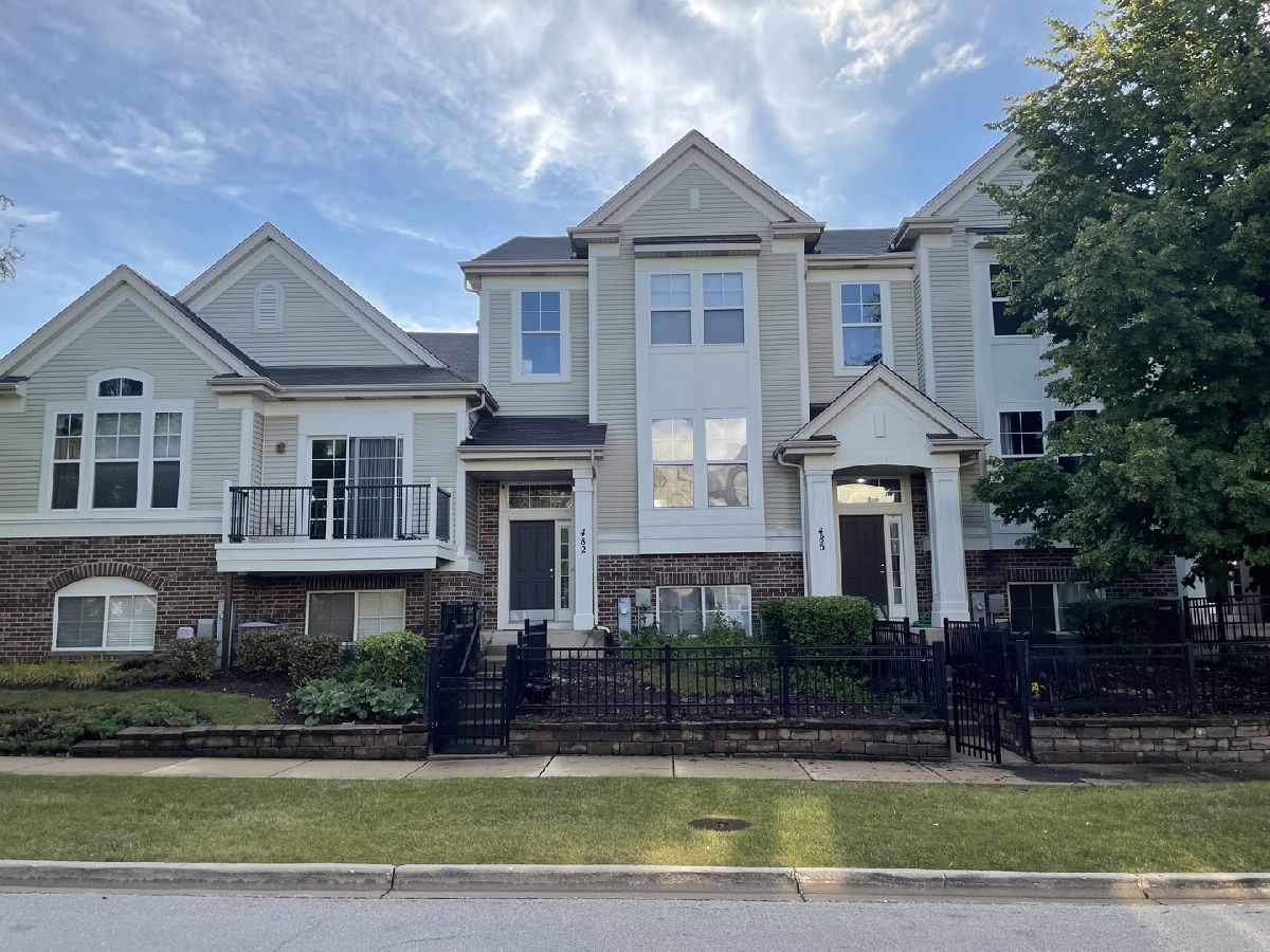 Townhomes & Condos Rented The Plaza On New York Aurora Illinois, 482 Grosvenor