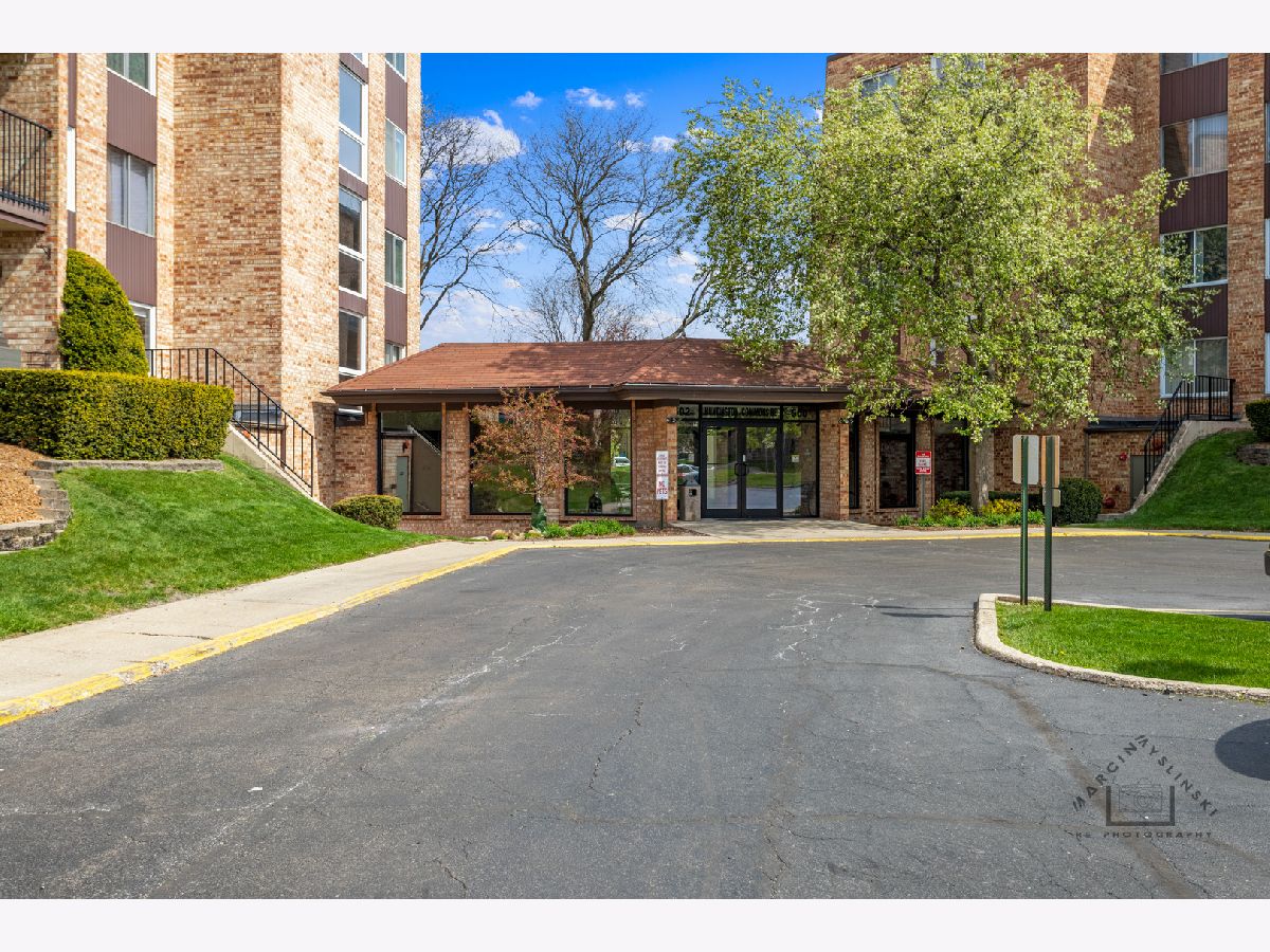 Condominiums Sold Huntington Commons Mount Prospect Illinois, 500 Huntington Commons