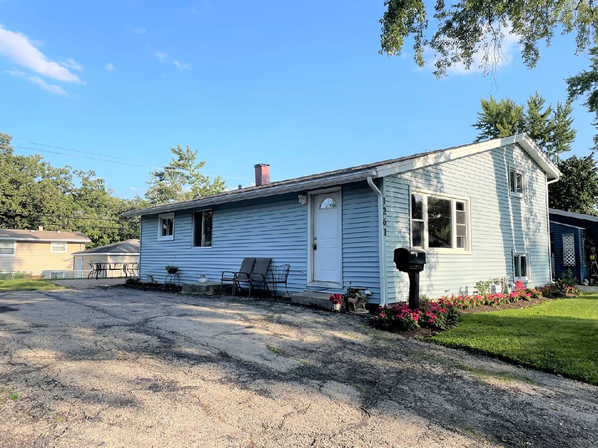 Homes Rented Meadowdale Carpentersville Illinois, 1261 Navajo