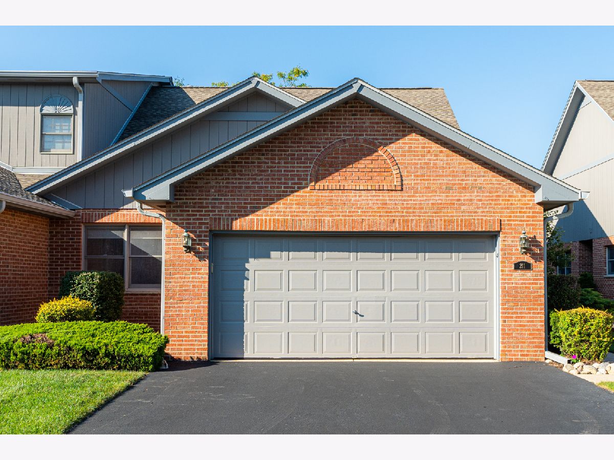 Townhomes Sold On The Park Bloomingdale Illinois, 211 William