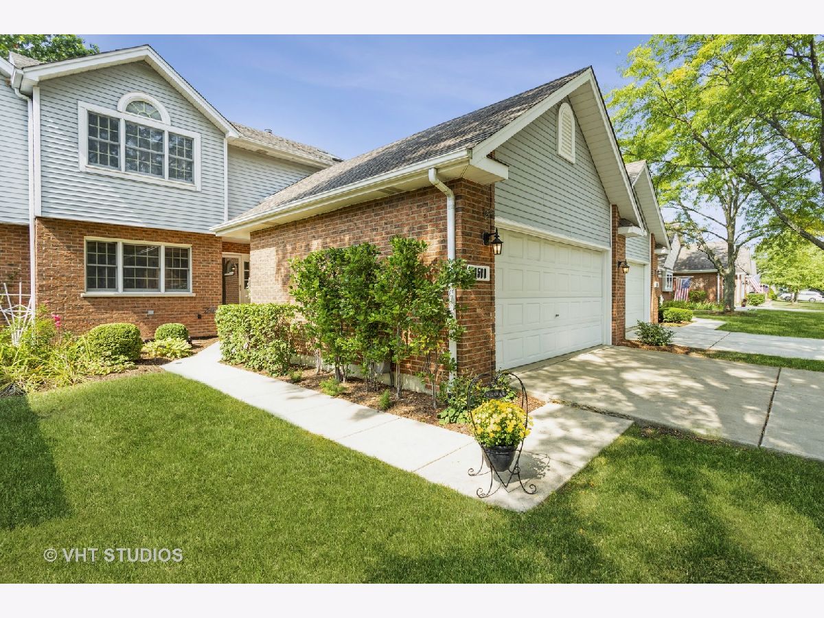 Townhomes Rented Water Tower Courts Darien Illinois, 8580 Pearson