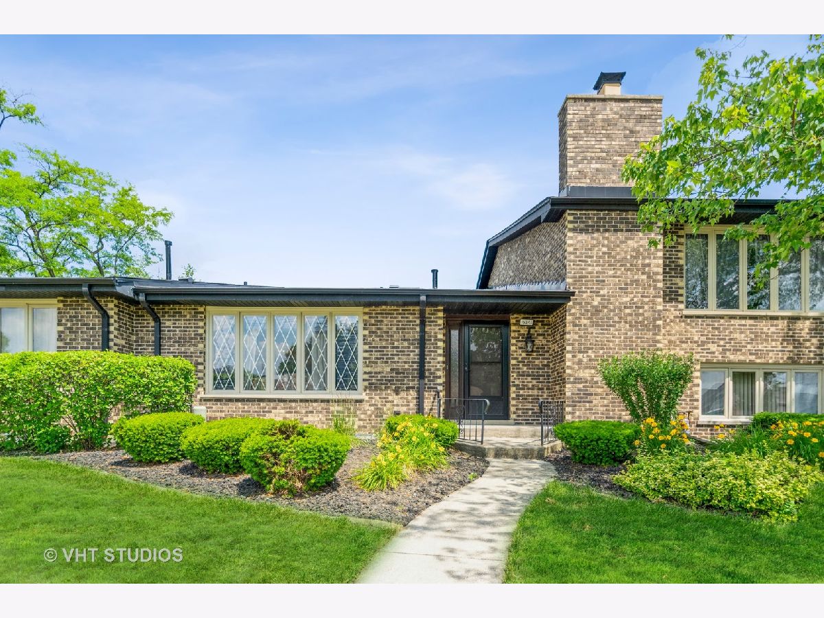 Townhomes & Condos Sold Silver Lake Villas Orland Park Illinois, 15341 Catalina