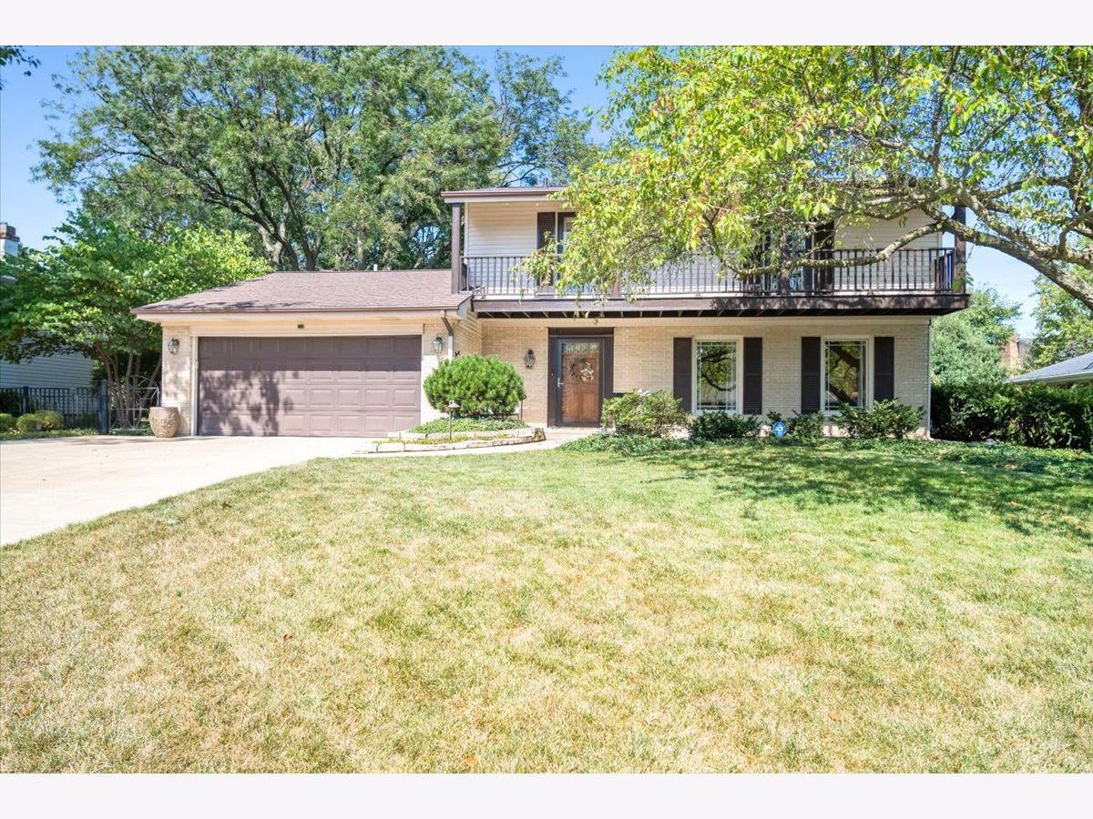 Homes & Condos & Townhomes Sold Greenview Heights Normal Illinois, 1010 Barton