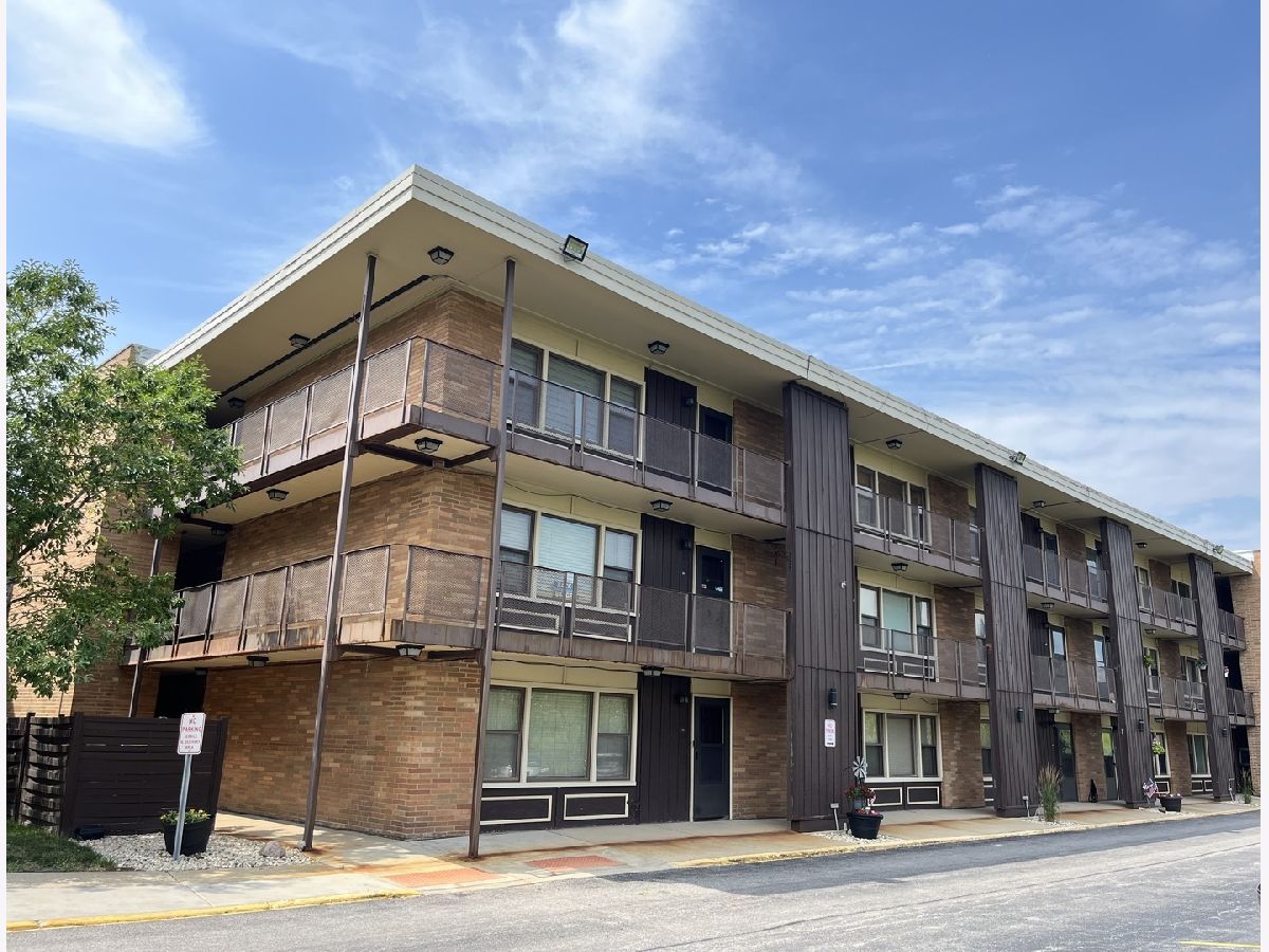  Rented Rosemont Illinois, 9616 Higgins