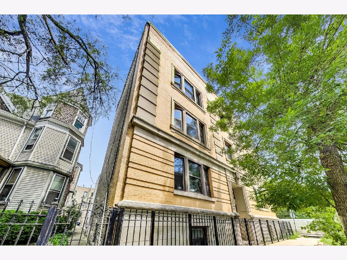 Subdivision Rented Dakin Court Condominiums Chicago Illinois, 902 Dakin