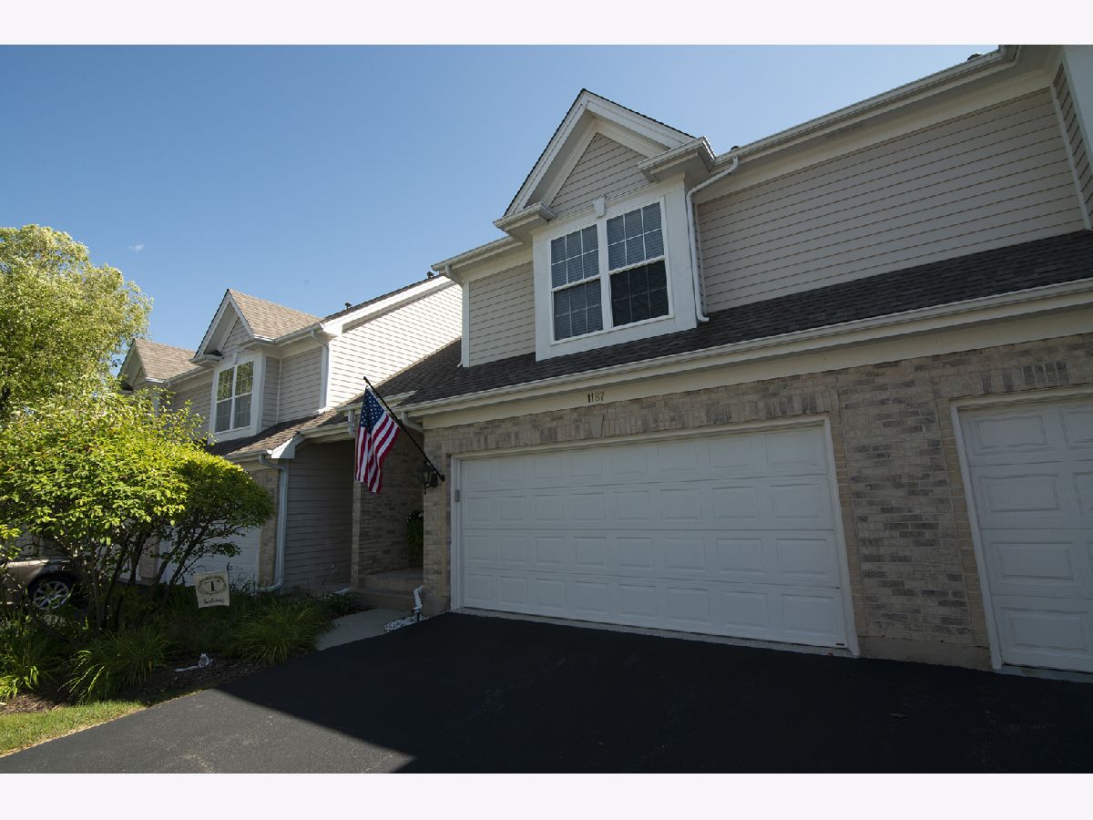 Townhomes Sold Newhaven Cary Illinois, 1187 Danbury