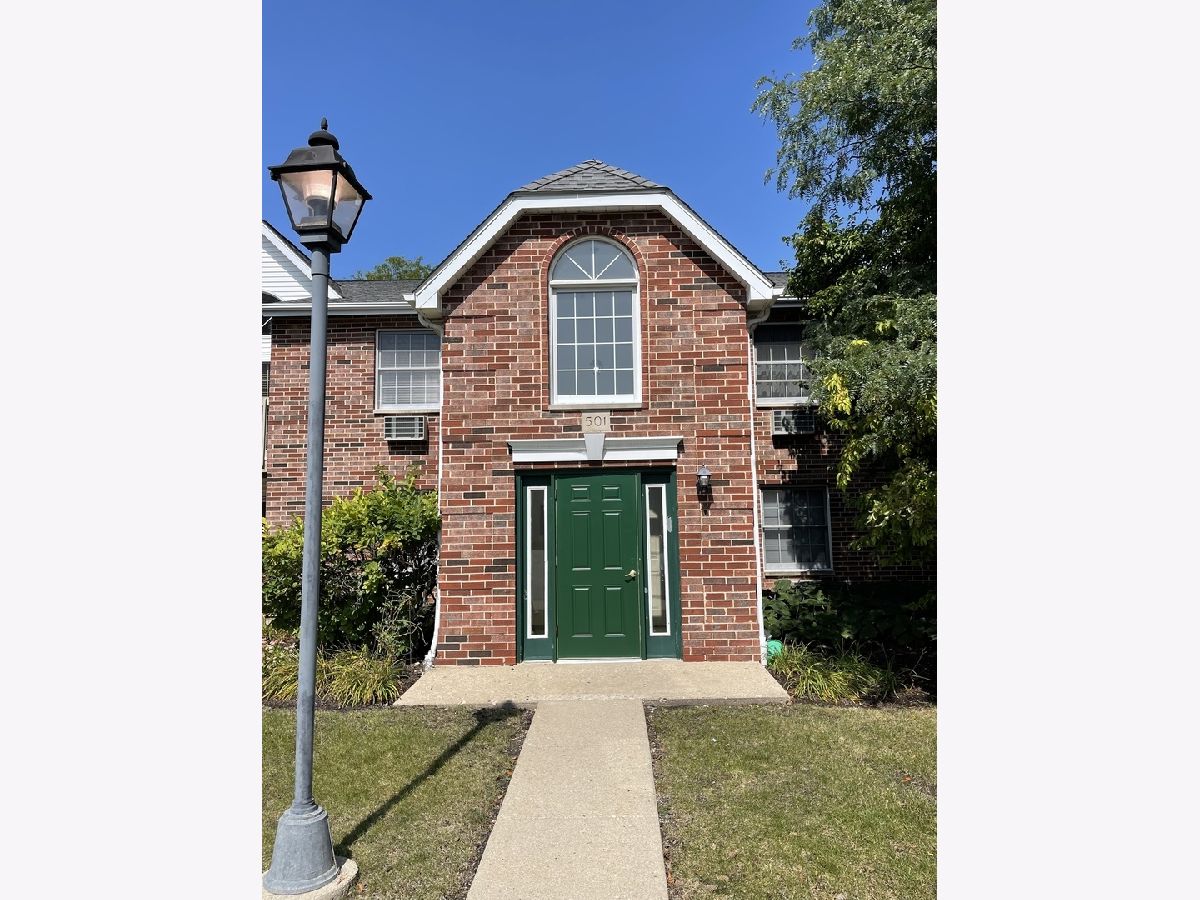 Condominiums Sold Country Club Manor Woodstock Illinois, 501 Leah