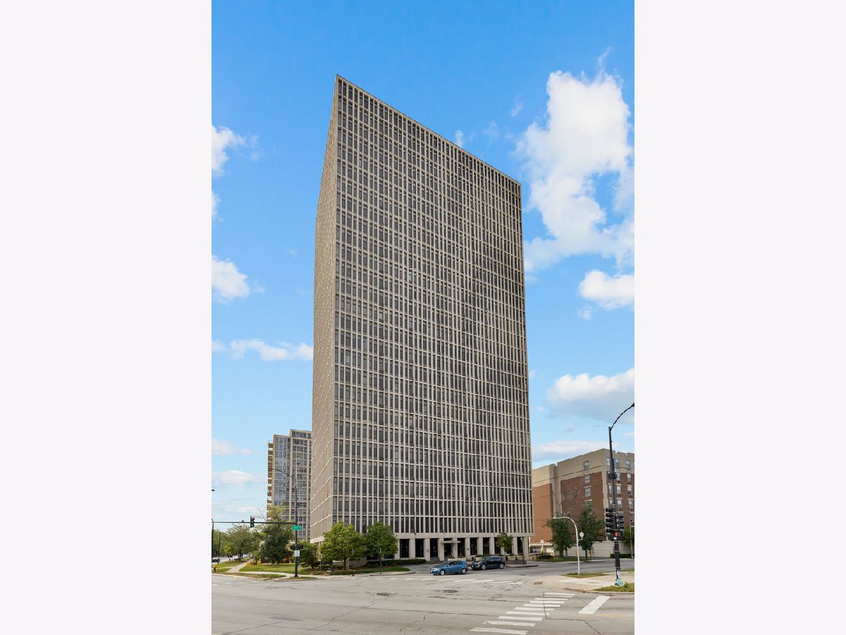 Condominiums Sold Quadrangle Condos Chicago Illinois, 6700 South Shore