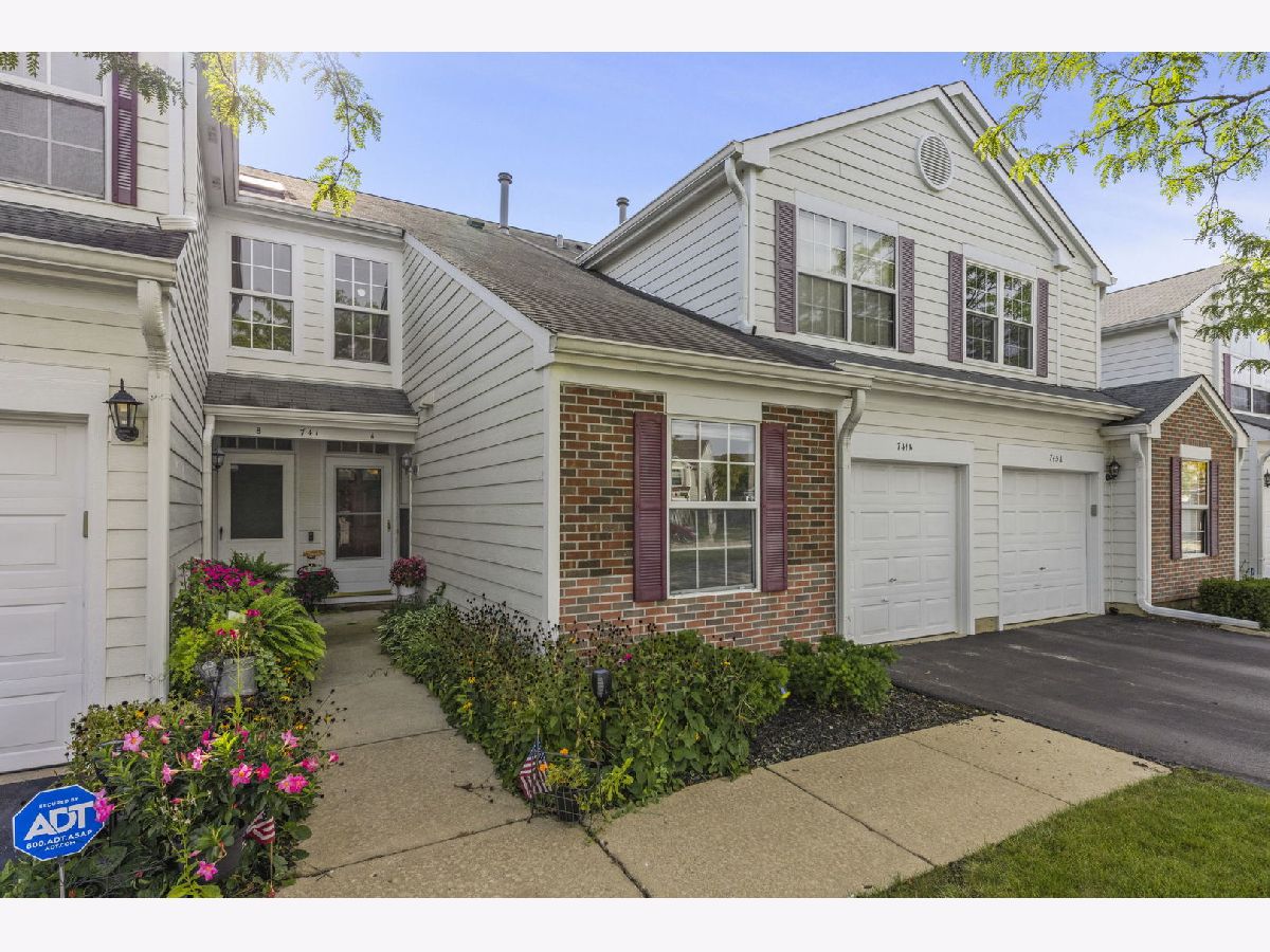 Manors Of Oak Knoll Streamwood IL, Townhomes & Condos & Homes For Sale