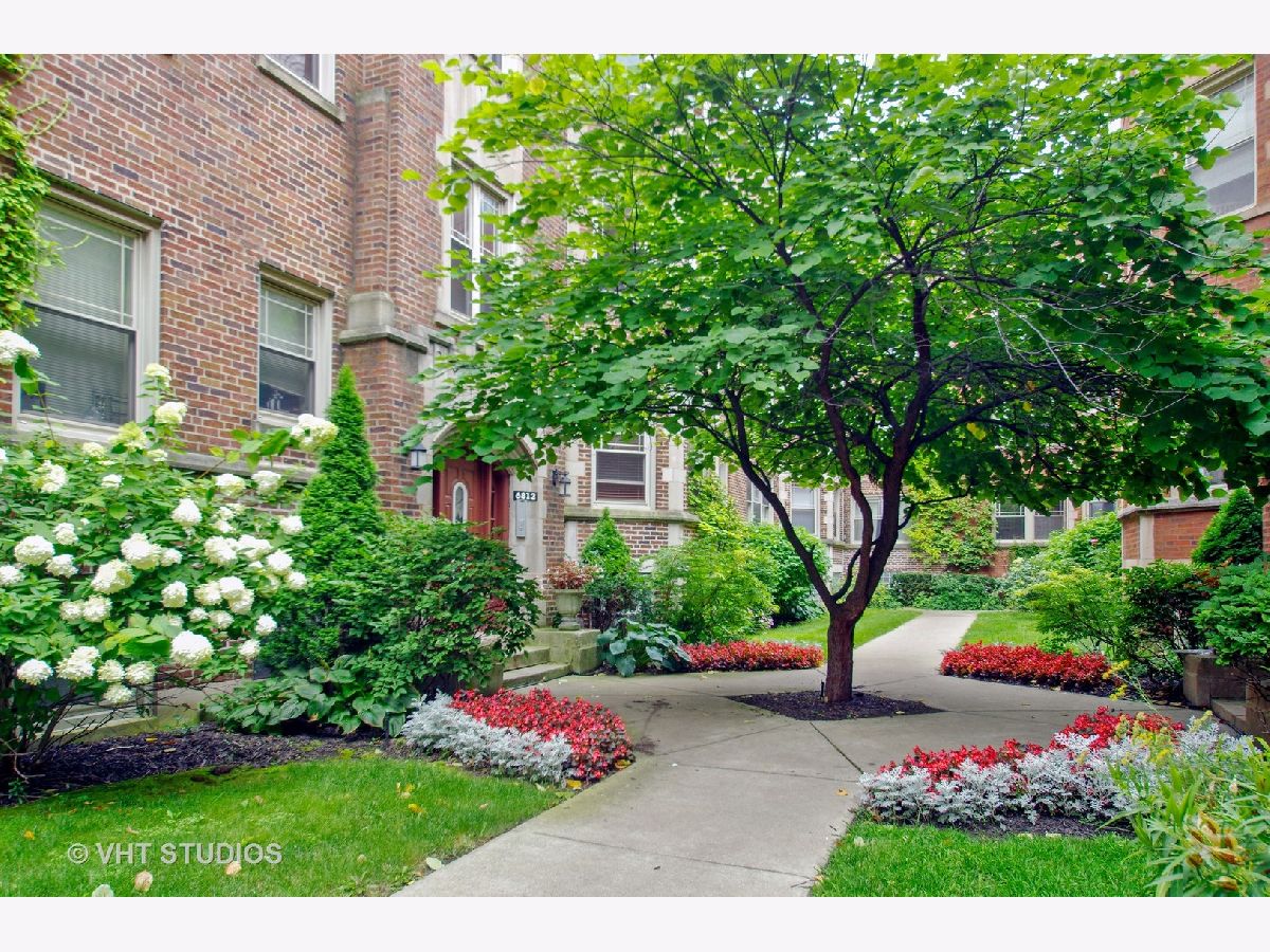 Condos & Townhomes Rented Kelsey Court Chicago Illinois, 6812 Ashland