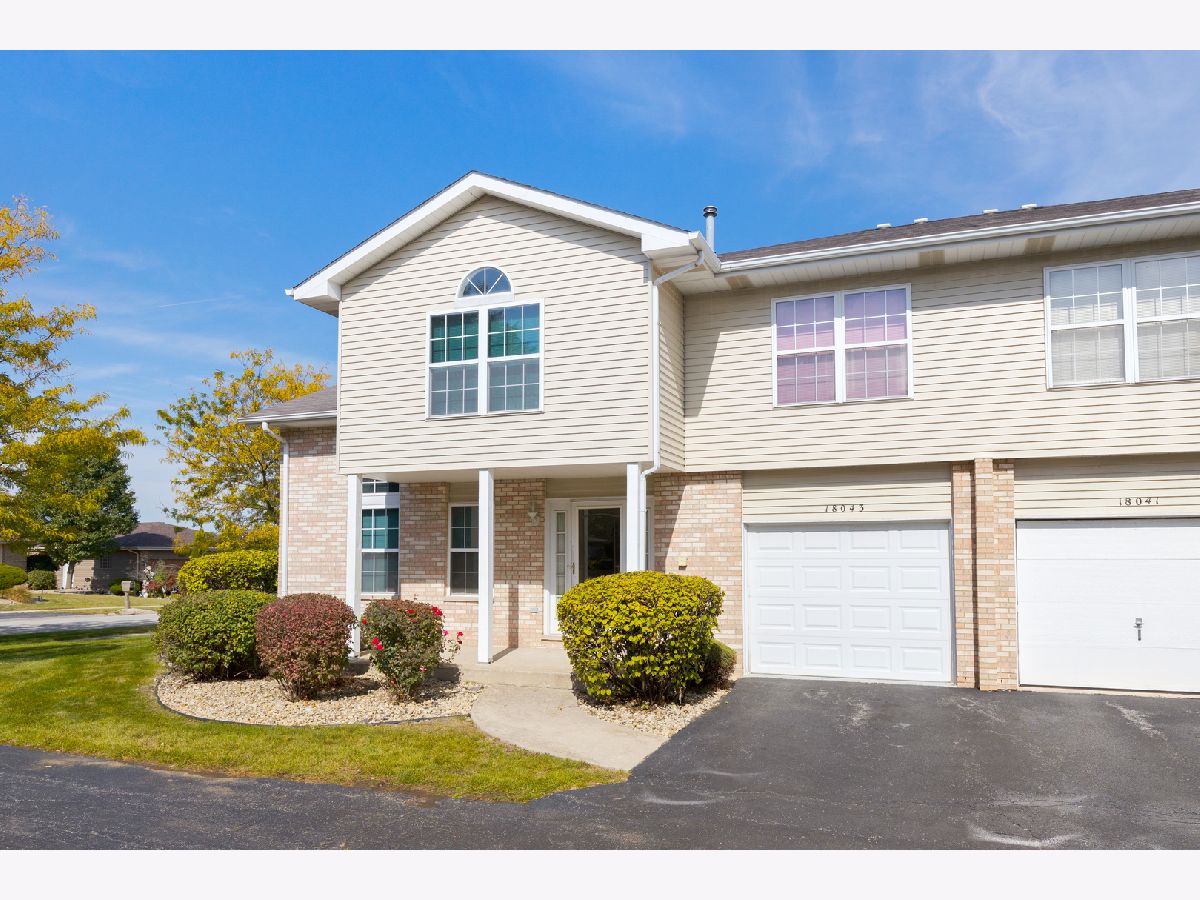 Homes & Condos & Townhomes Sold Fawn Ridge Country Club Hills Illinois, 18043 Vista