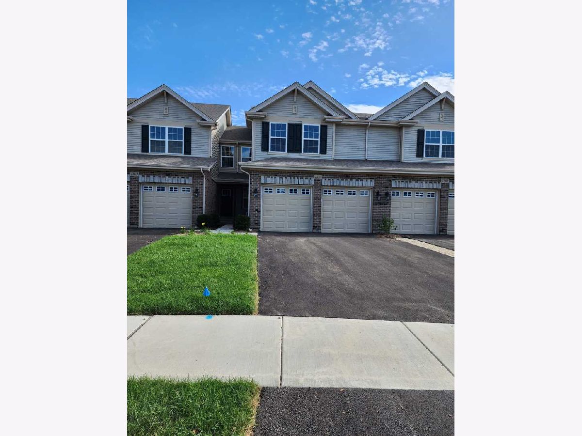 Townhomes Rented Deerbrook Place Aurora Illinois, 1805 Turtle Creek