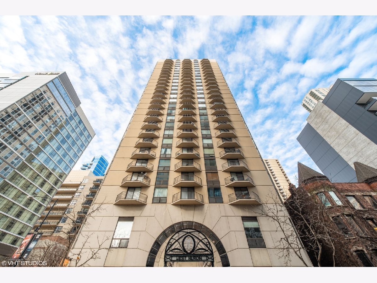 Condominiums Rented Hermitage Chicago Illinois, 70 Huron