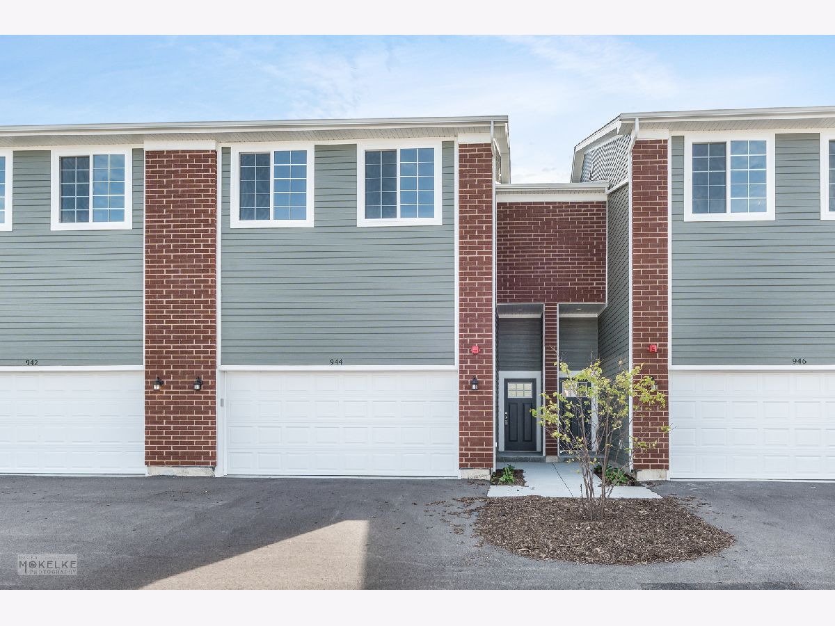 Townes Of Kendall Market Place Yorkville IL, Condos & Townhomes For