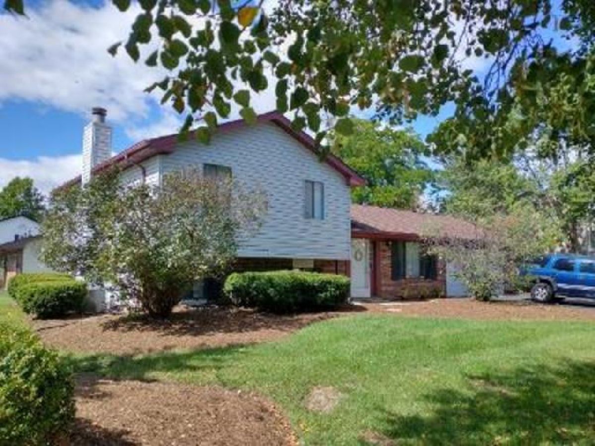 Homes & Condos & Townhomes For Sale Woodlake Trails Hanover Park Illinois, 3830 Marine Drive
