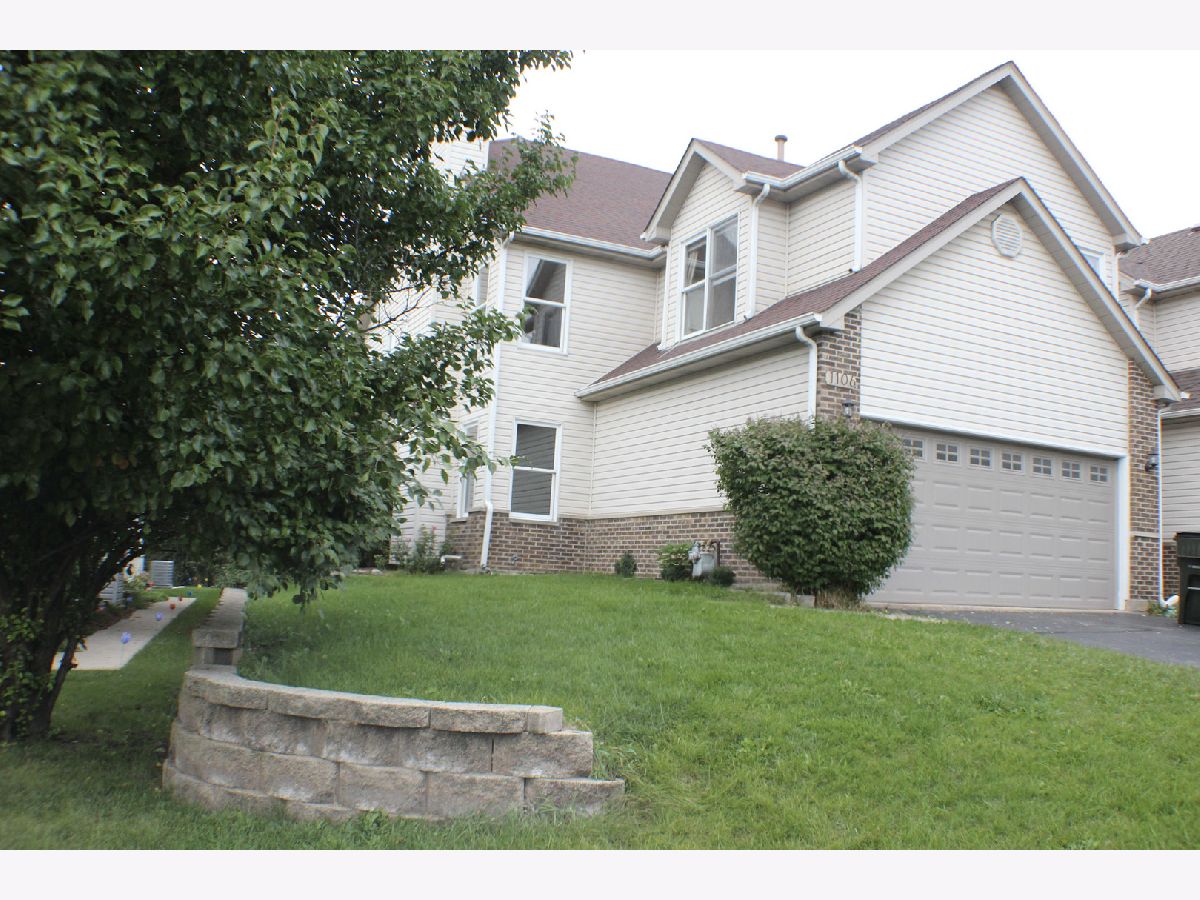 Townhomes Sold Hidden Ridge Lake In The Hills Illinois, 1106 Viewpoint