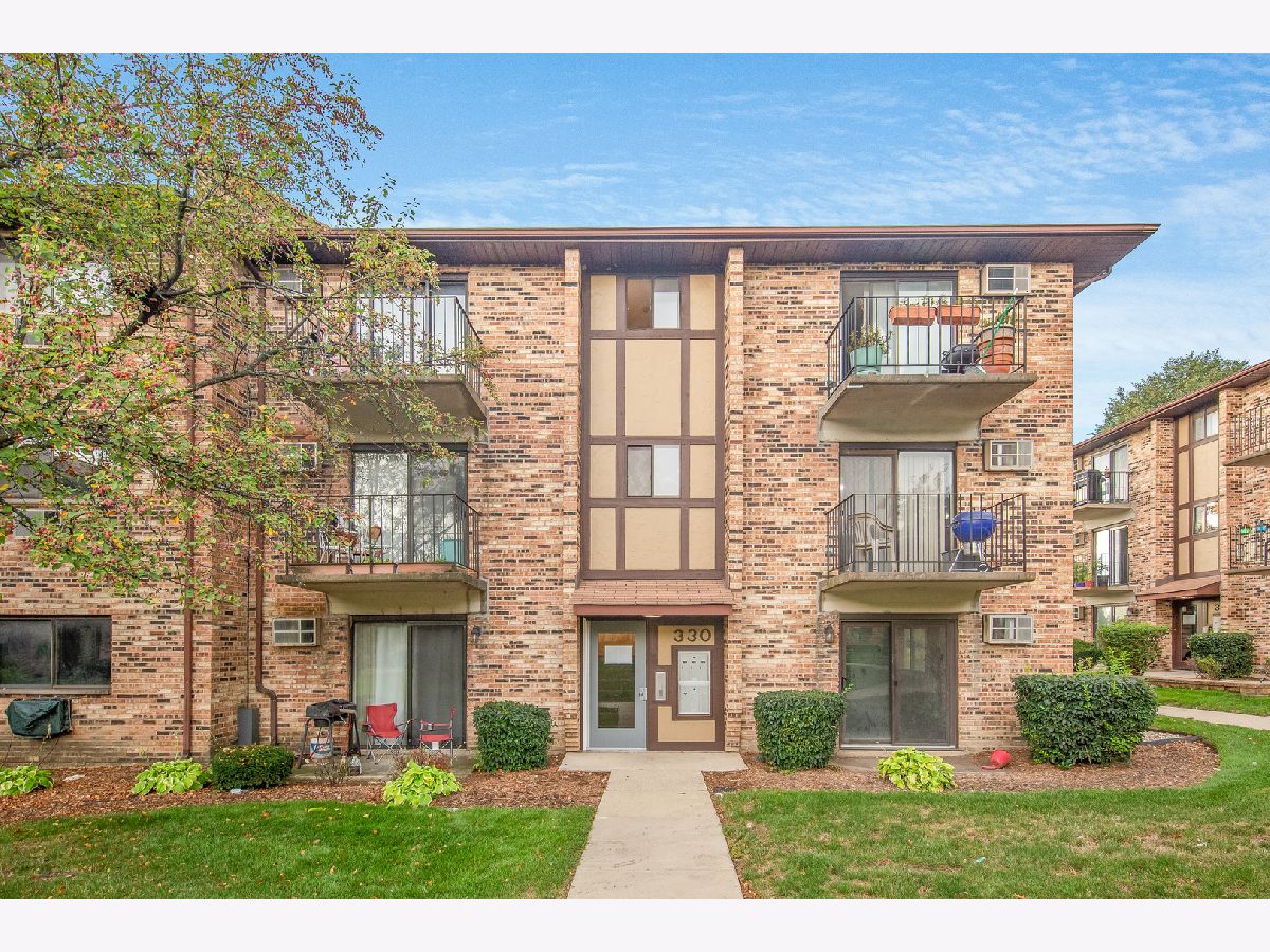 Condominiums Sold Klein Creek Carol Stream Illinois, 330 Klein Creek