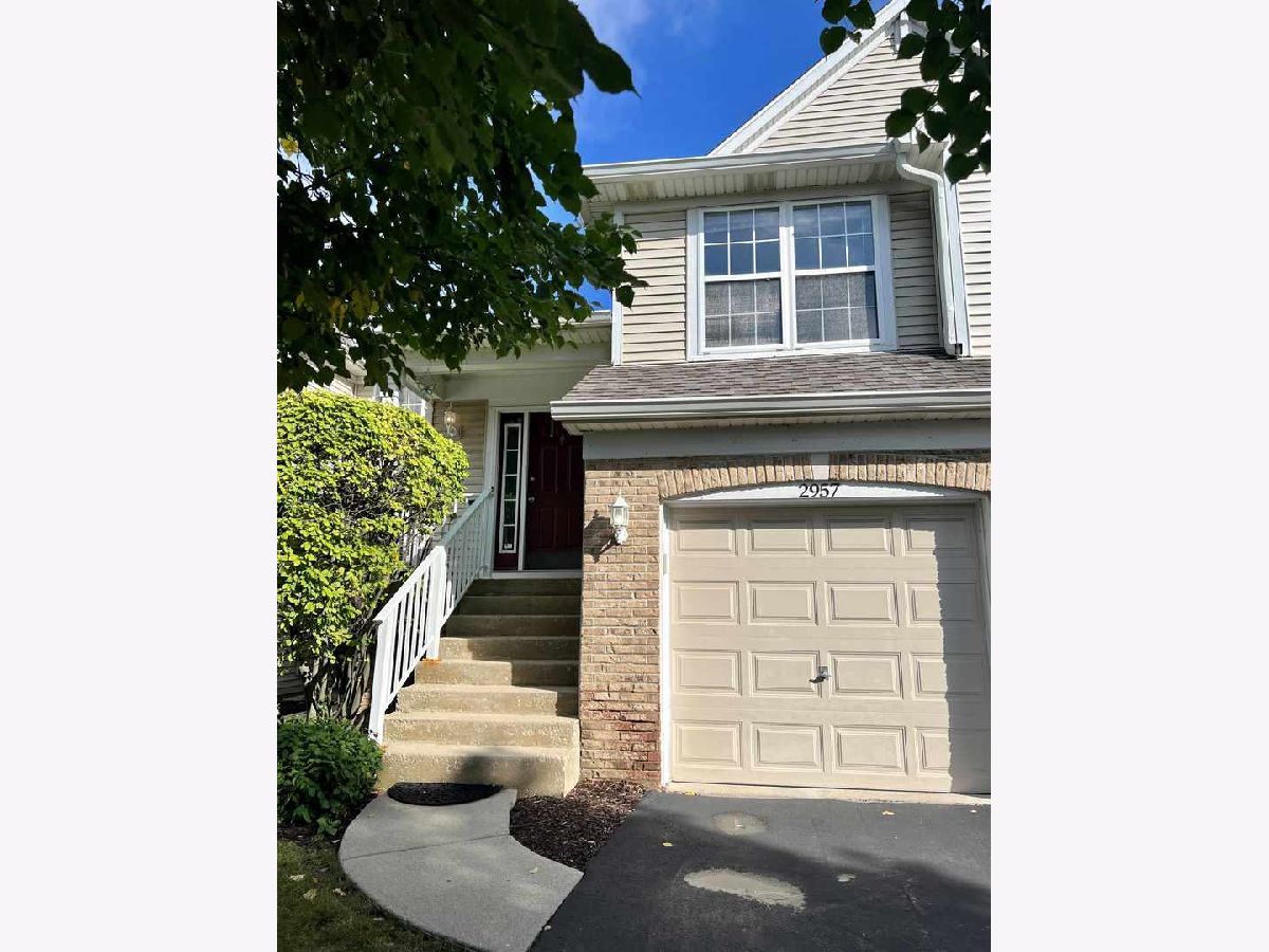 Townhomes Rented Autumn Lakes Aurora Illinois, 2957 Waters Edge