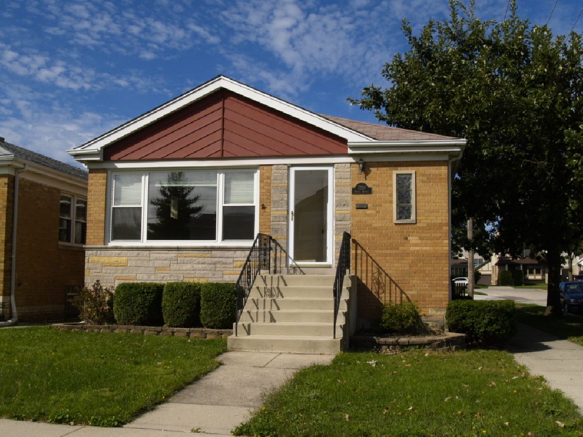 Homes & Condominiums Rented Edison Park Place Chicago Illinois, 7258 Oriole
