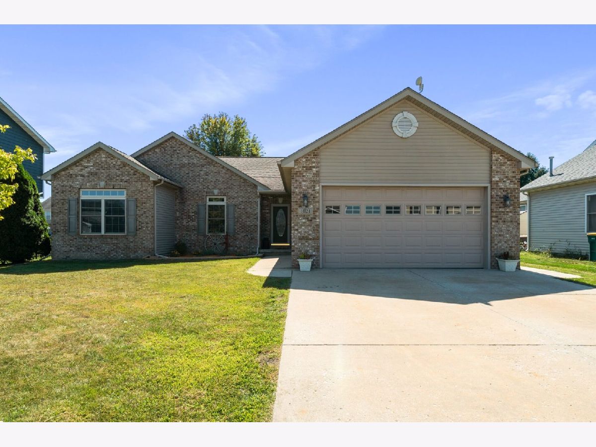 Homes & Condos & Townhomes Sold Hickory Trails Braidwood Illinois, 1021 Cermak