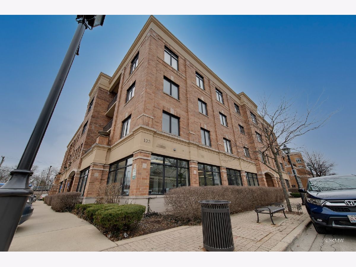 Condominiums Rented Parkview Pointe Lombard Illinois, 123 Saint Charles