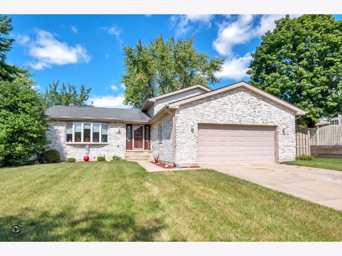 Homes Sold Regency Point Lockport Illinois, 1140 Darin