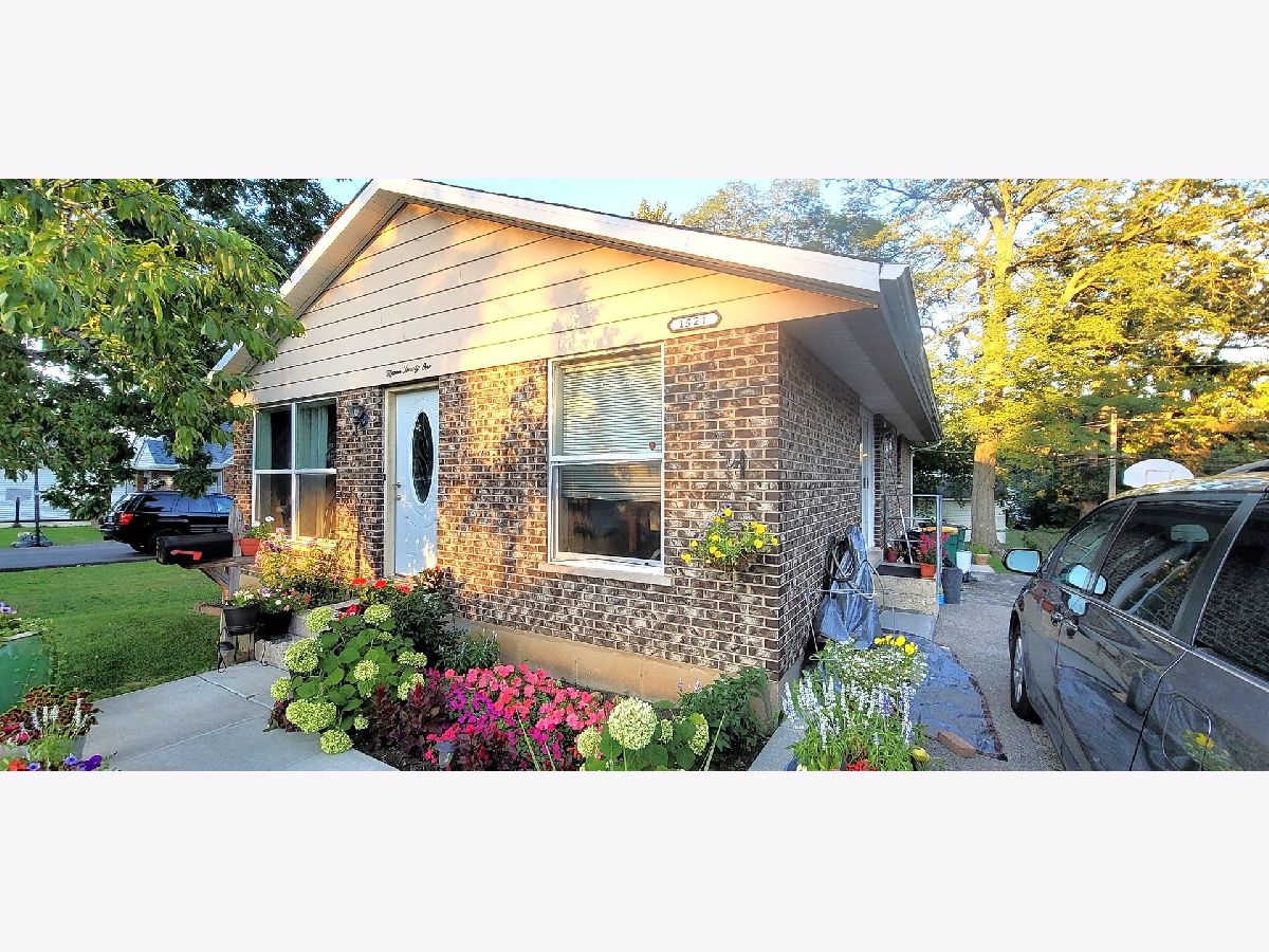 Homes Sold Shorewood Golf Course Round Lake Beach Illinois, 1521 East End