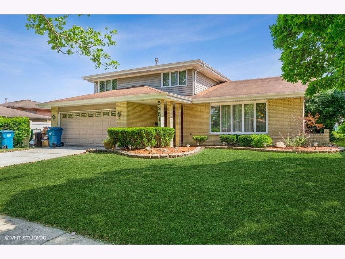 Homes & Condos & Townhomes Sold Chippewa Ridge Alsip Illinois, 5851 125th