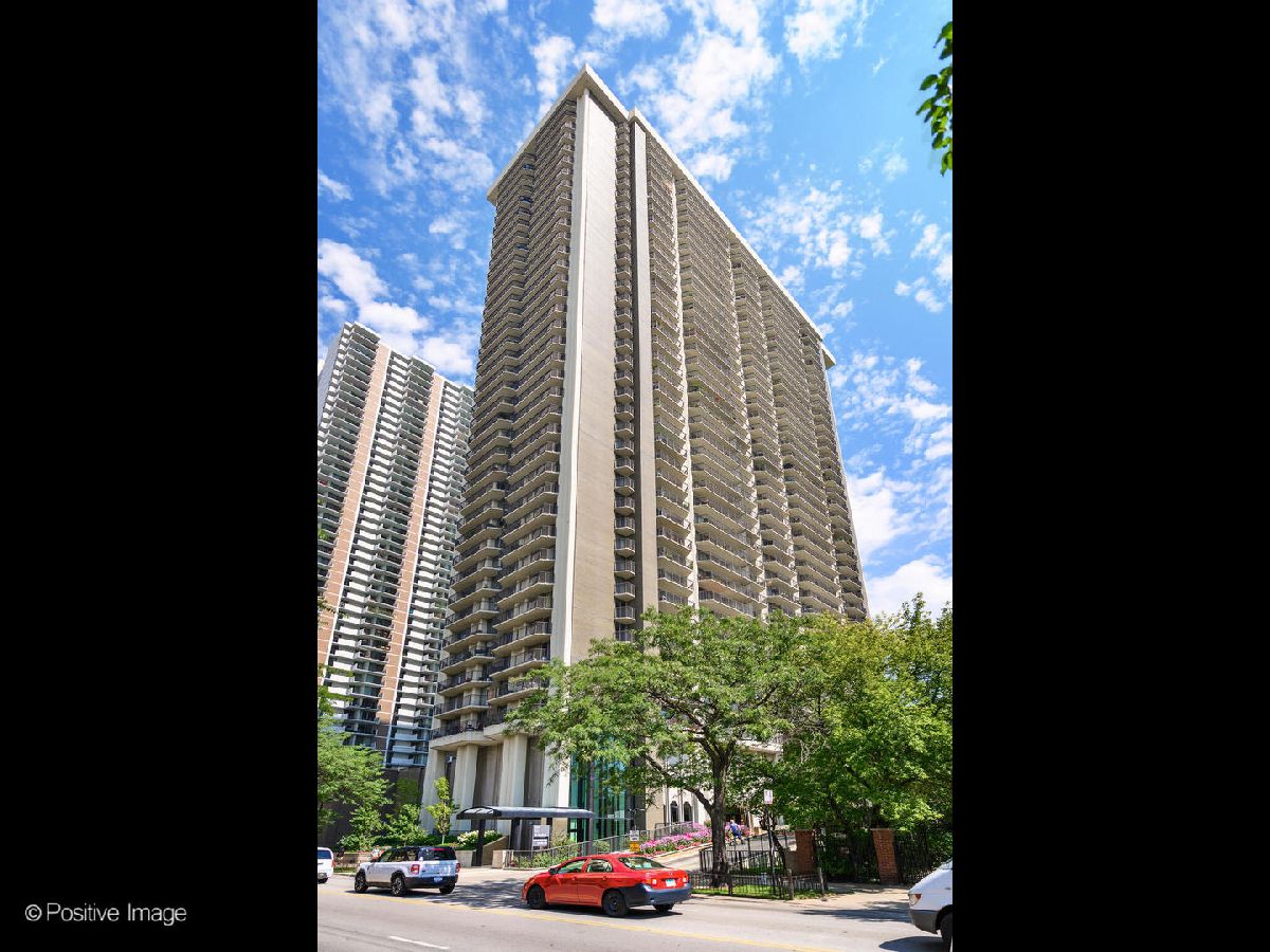 Condominiums Sold Malibu Chicago Illinois, 6007 Sheridan
