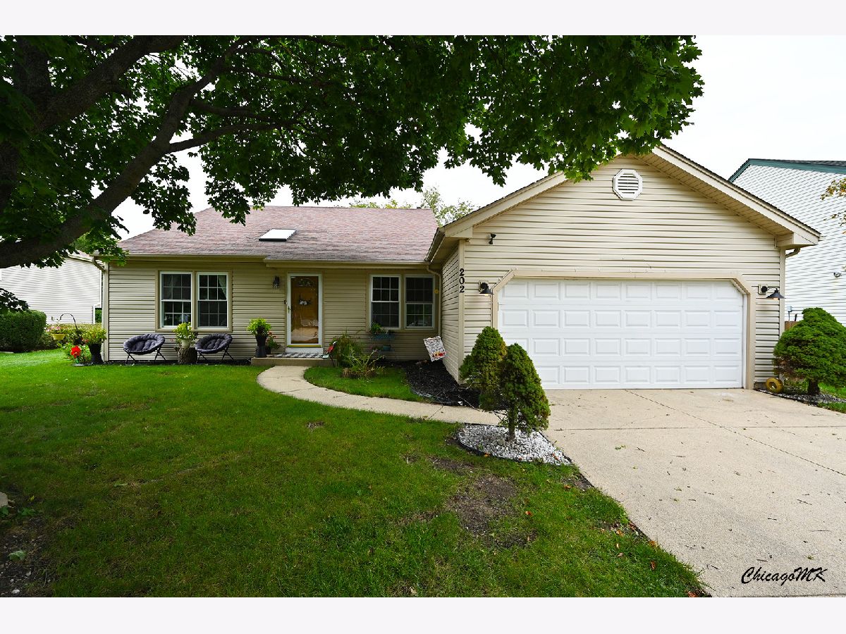 Homes Sold Settlers Lake Streamwood Illinois, 202 Somerset
