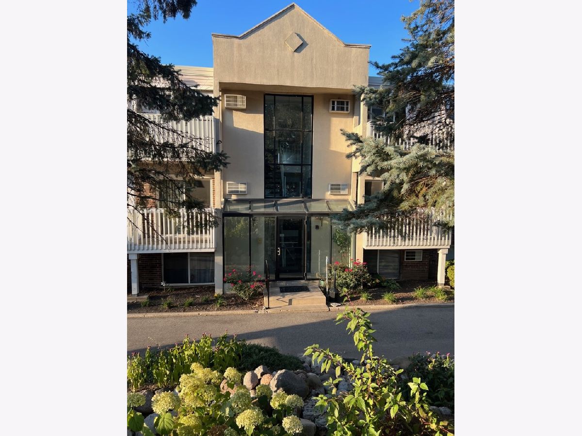 Condominiums Rented Lakeside Condos Wauconda Illinois, 211 Liberty