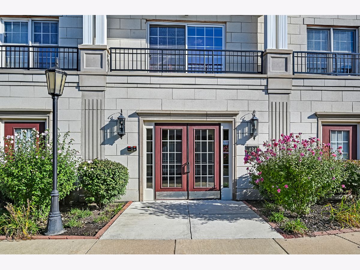 Condominiums Sold Park Avenue Station Clarendon Hills Illinois, 434 Mcdaniels