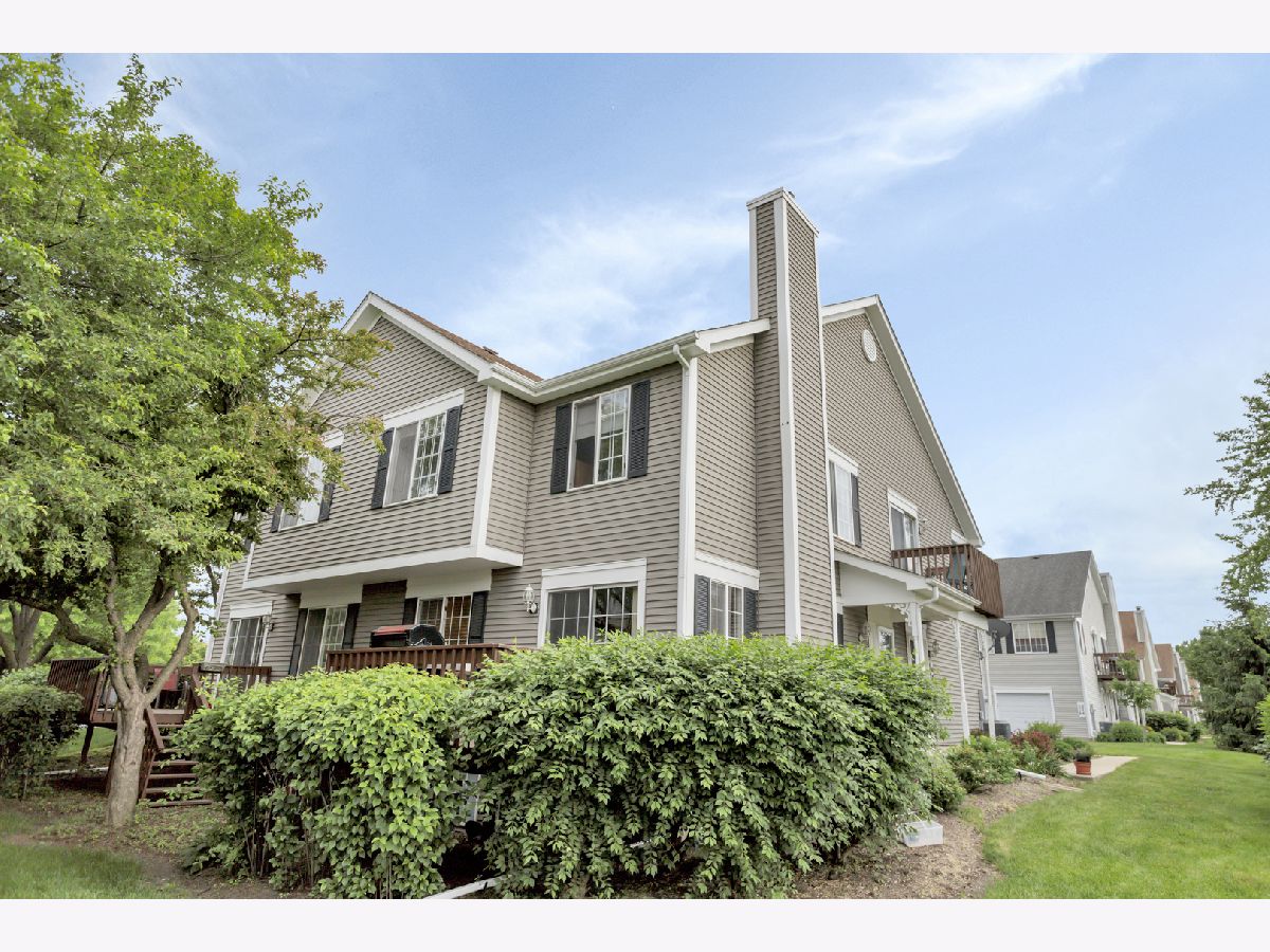 Townhomes & Condos Sold Carriage Homes Of Sandhurst South Elgin Illinois, 404 Sandhurst