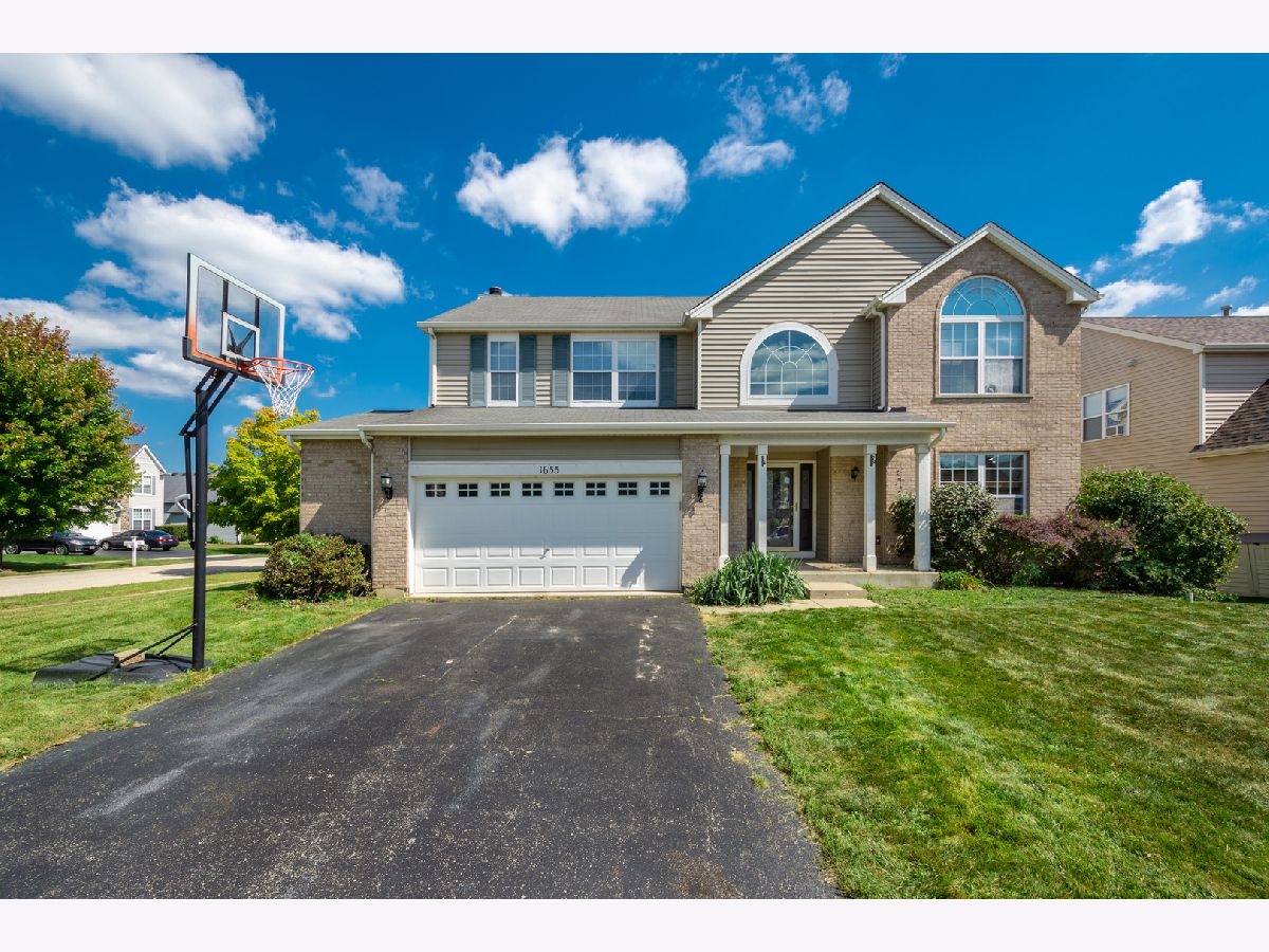 Homes Rented Clublands Antioch Antioch Illinois, 1655 Vista Lake