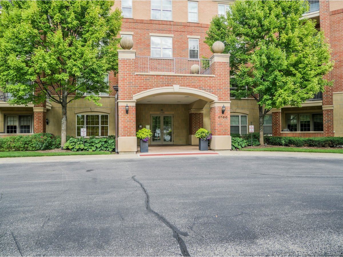 Homes & Condominiums Sold Haverford Glenview Illinois, 2700 Summit