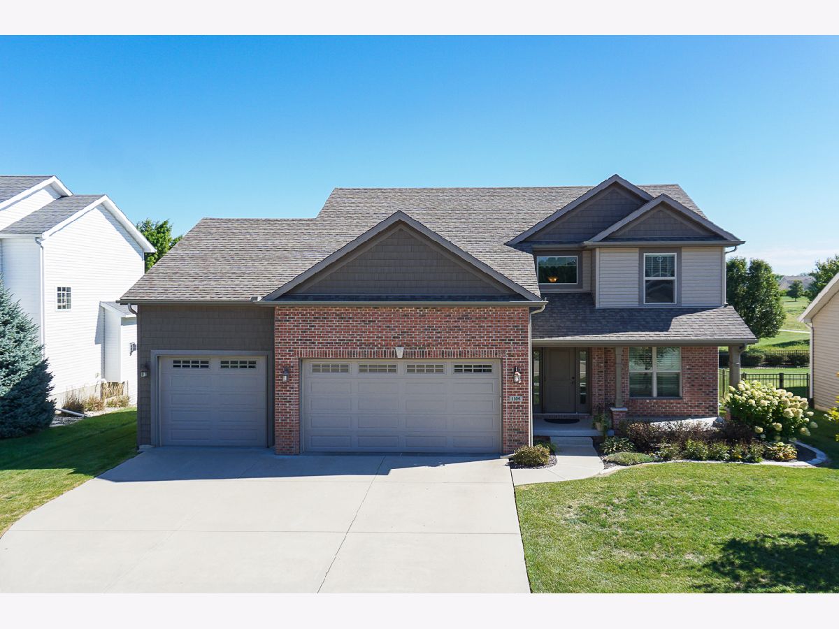 Homes & Condos & Townhomes Sold Gaelic Place West Bloomington Illinois, 1206 Longford