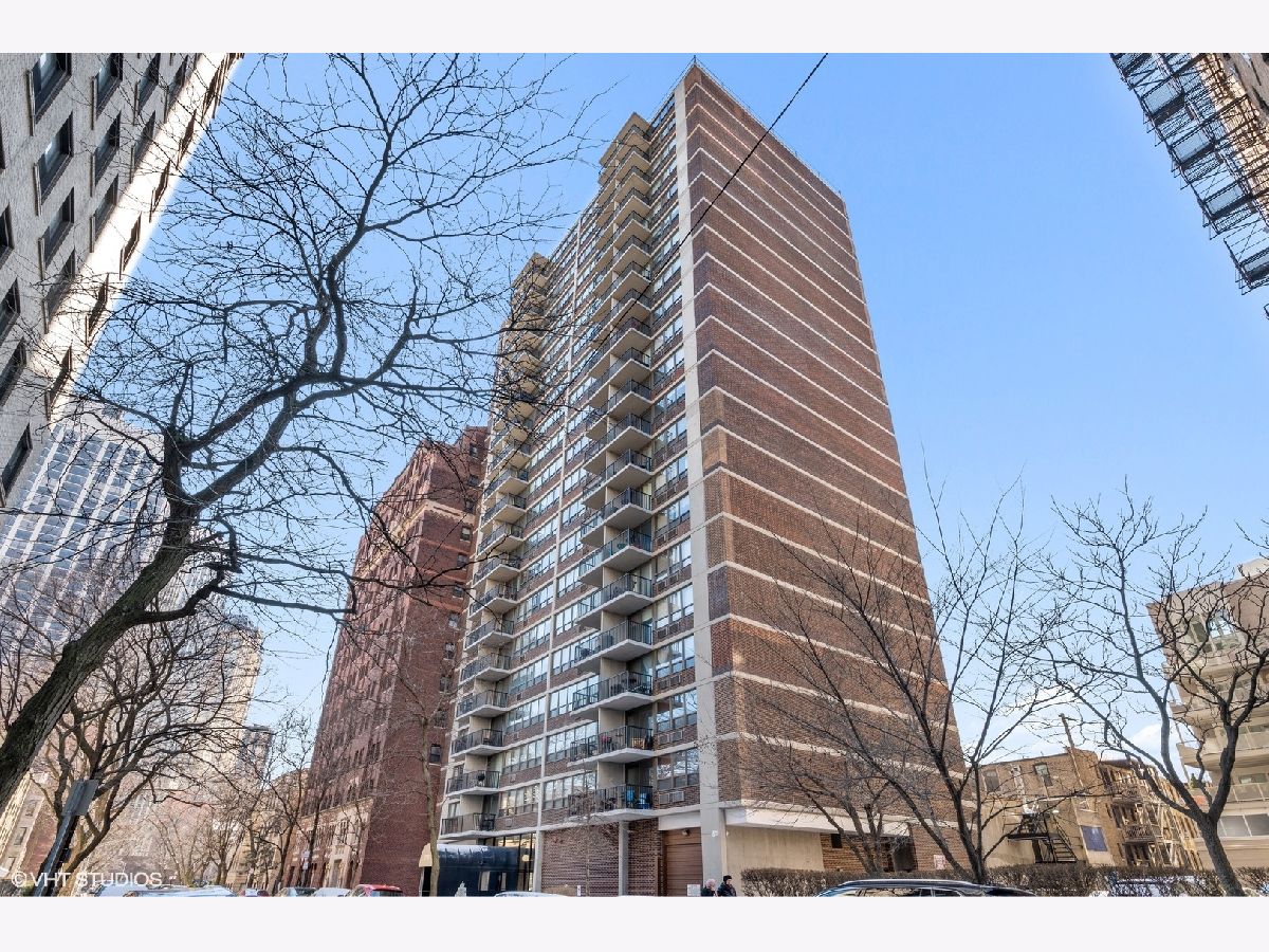 Condominiums Sold Parkview Towers Chicago Illinois, 2740 Pine Grove
