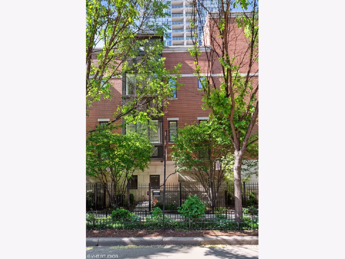 Townhomes & Homes Rented City Club Chicago Illinois, 446 Superior