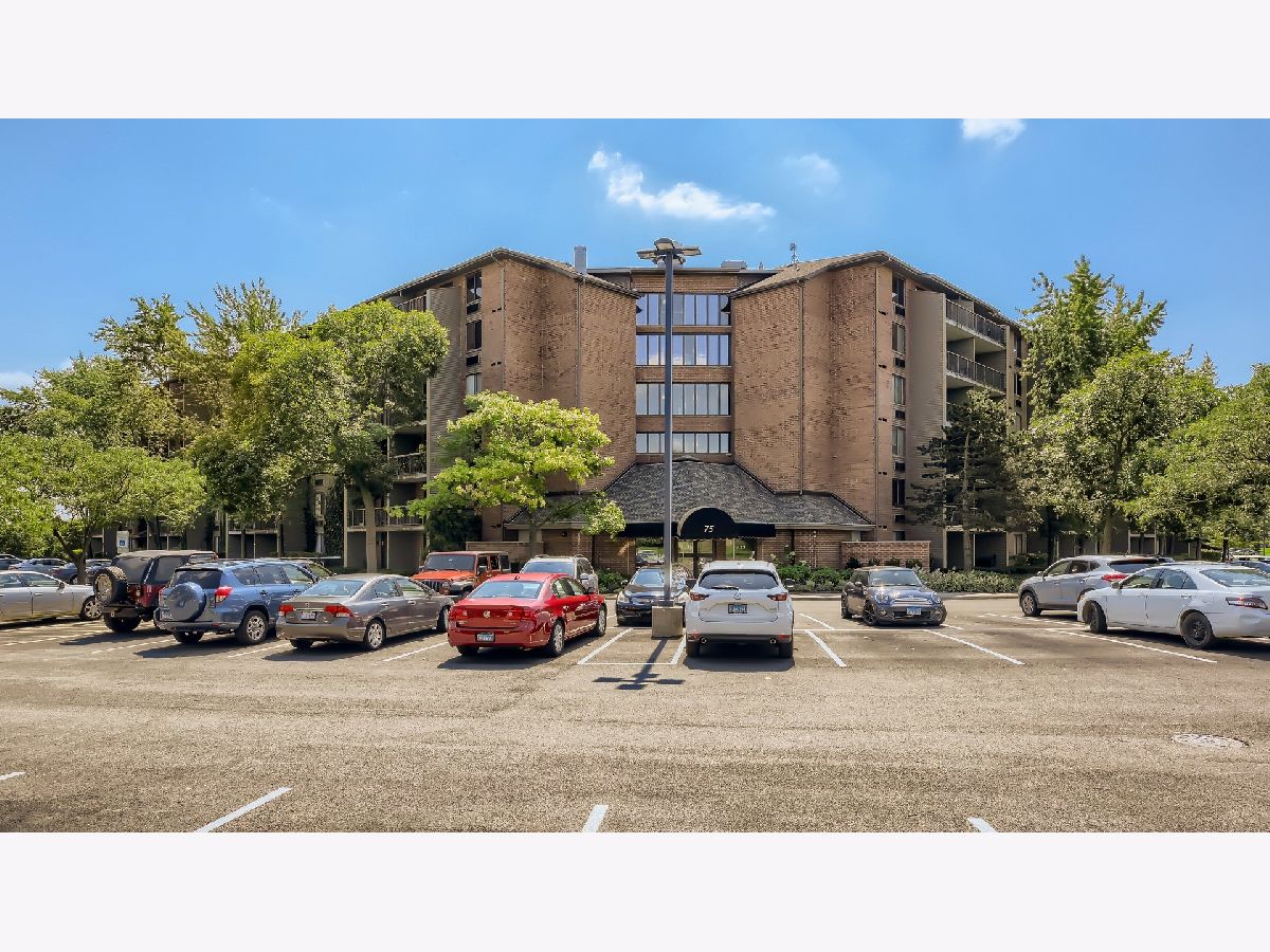 12 Oaks At Schaumburg Schaumburg IL, Condos & Townhomes For Sale & For