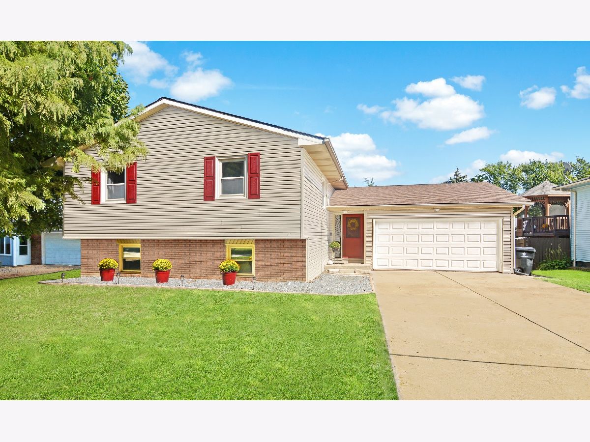 Homes Sold Suburban East Bloomington Illinois, 1305 Nicki