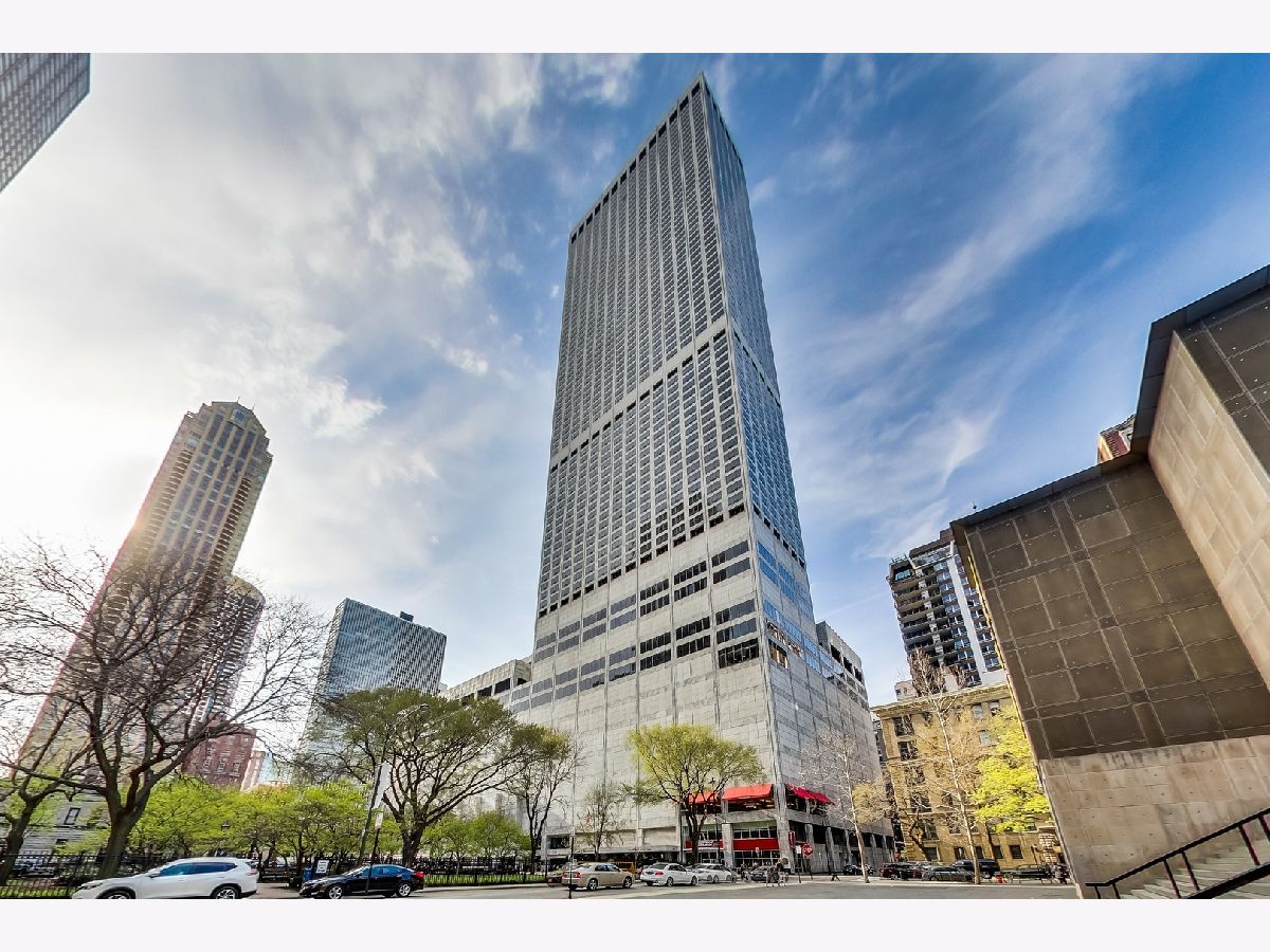 Condominiums Rented Water Tower Residences Chicago Illinois, 180 Pearson