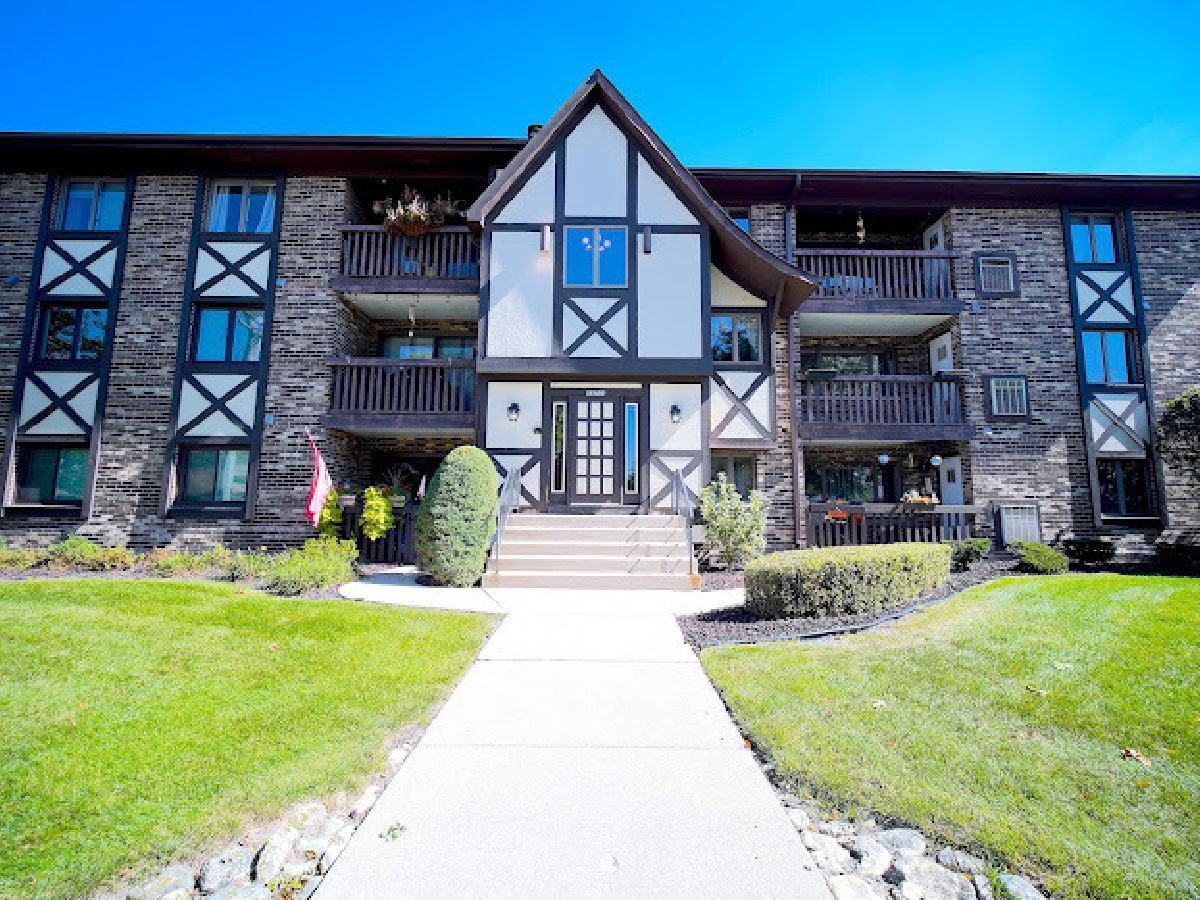 Condominiums Rented Regal Place Crestwood Illinois, 13751 Lamon