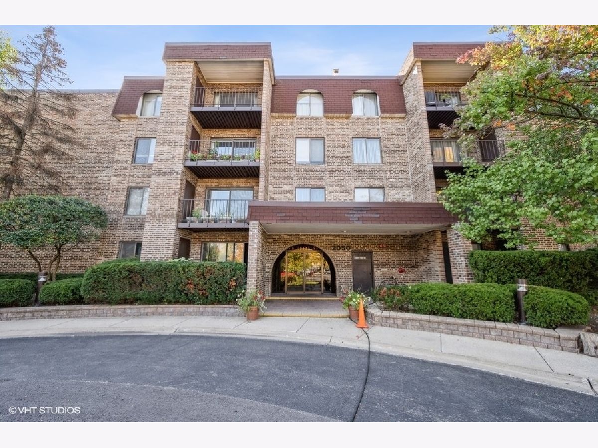 Condominiums & Homes Sold Salceda Del Norte Northbrook Illinois, 2050 Valencia