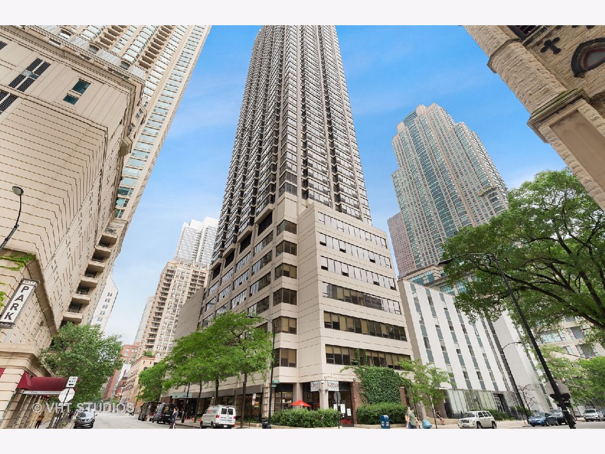 Condominiums Sold 30 E Huron Chicago Illinois, 30 Huron