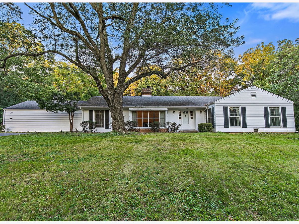 Homes Sold Sherwood Oaks Elgin Illinois, 1313 Little John