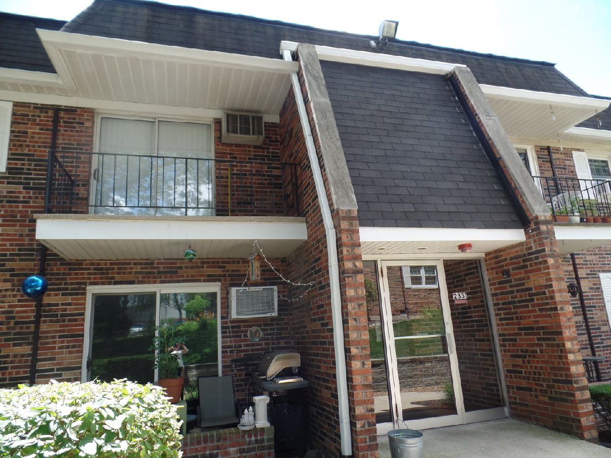 Condominiums Rented Fairway Grove Downers Grove Illinois, 2331 Ogden